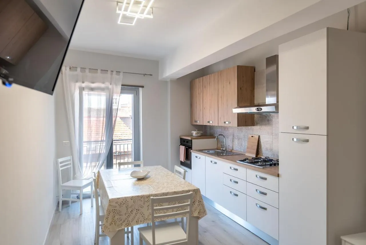 Appartamento Moderno In Centro Citta SantʼAgata di Militello 0*,